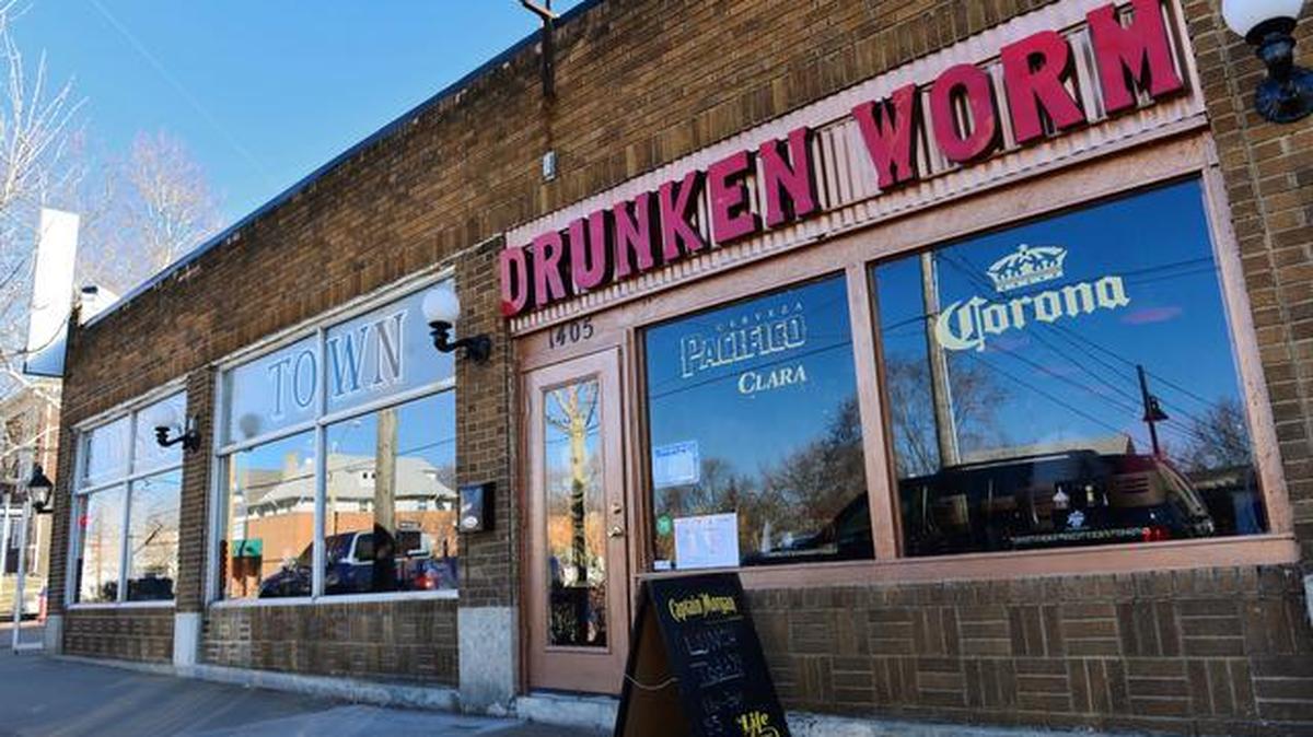 Kansas Town, 1403 W. 39th St., left, and Drunken Worm, 1405 W. 39th St., when they opened in 2014.