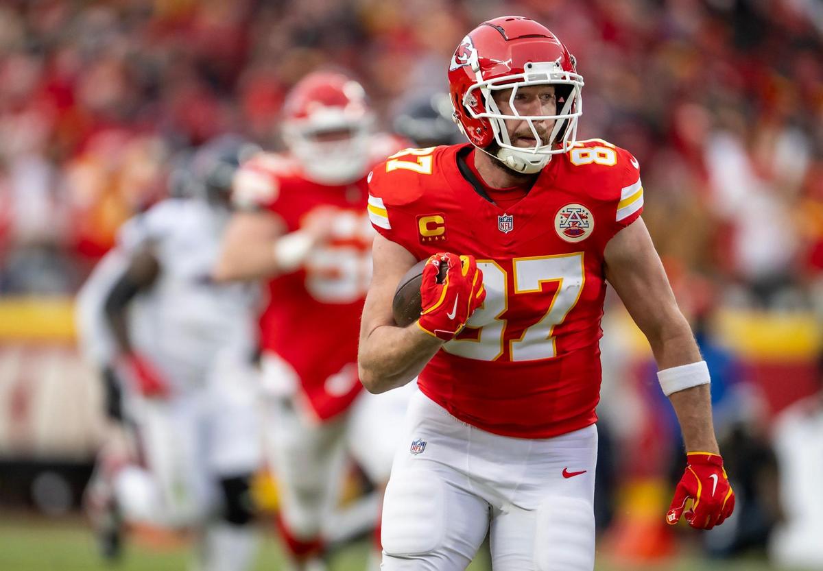 Chiefs tight end Travis Kelce is one of the best to ever play in the NFL, regardless of position. He’s a certain future Hall of Famer.