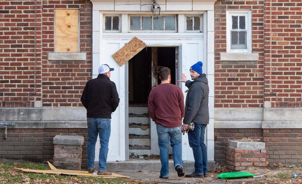 Parker Webb, co-founder and CEO of FTW Investments, gives a tour on Jan. 23, 2023, of an apartment complex that had been without heat for days.