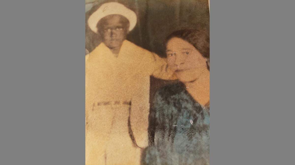 Alvin Brooks as a child with his mother, Estelle Brooks.