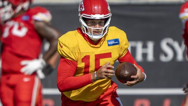 Chiefs’ Patrick Mahomes quietly supported a local podcaster whose father died