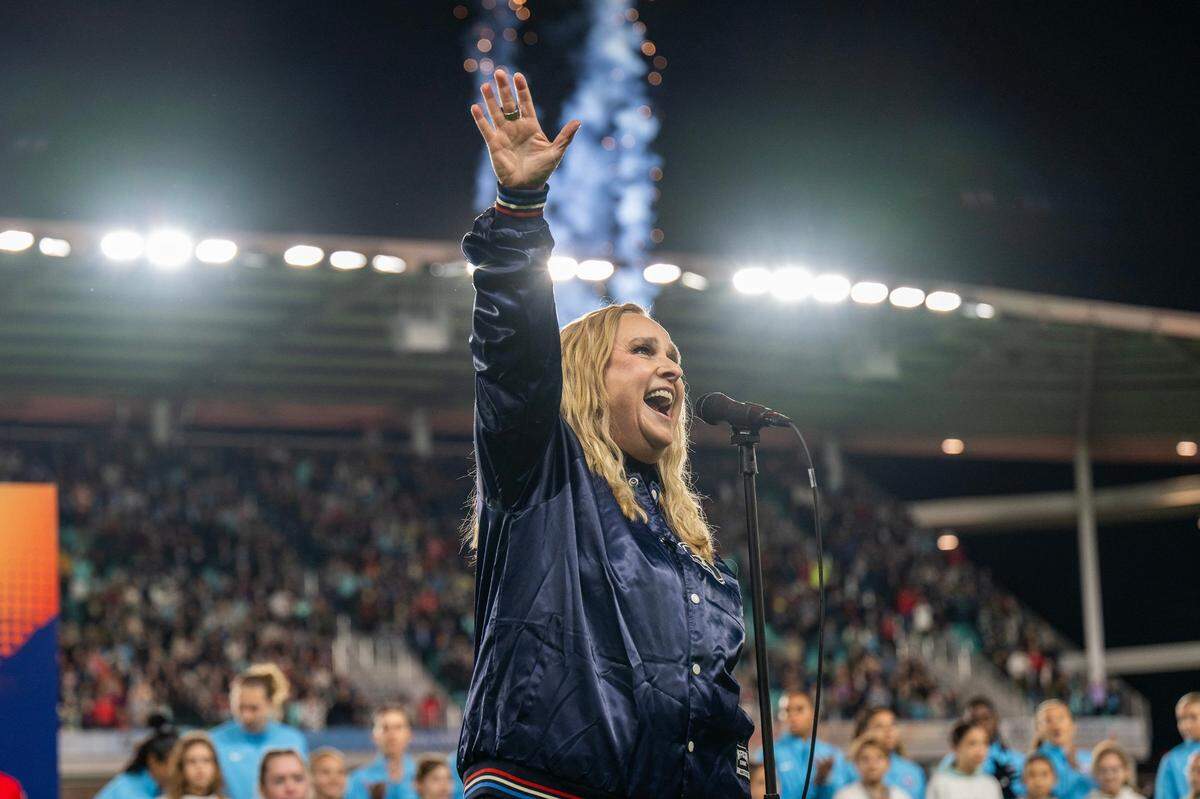 Melissa Etheridge showed her support of women’s sports by singing the national anthem before the National Women’s Soccer League championship game in November at Kansas City’s CPKC Stadium.