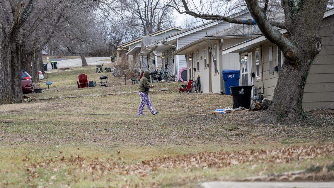 KC-area neighbors say alleged ICE facility near their homes & school is ‘not right’