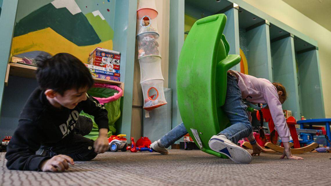 Kids play inside. (Photo by Omar Marques/Getty Images)