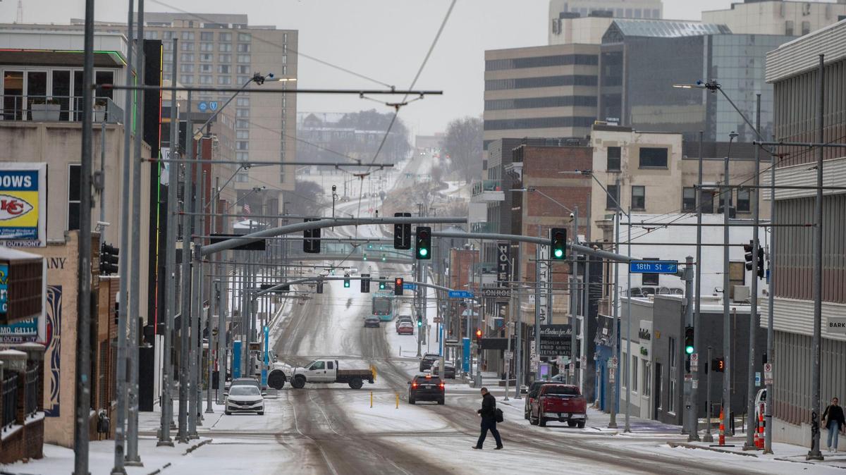 Light snow begins to fall over downtown Kansas City on Thursday, Feb. 24, 2022.