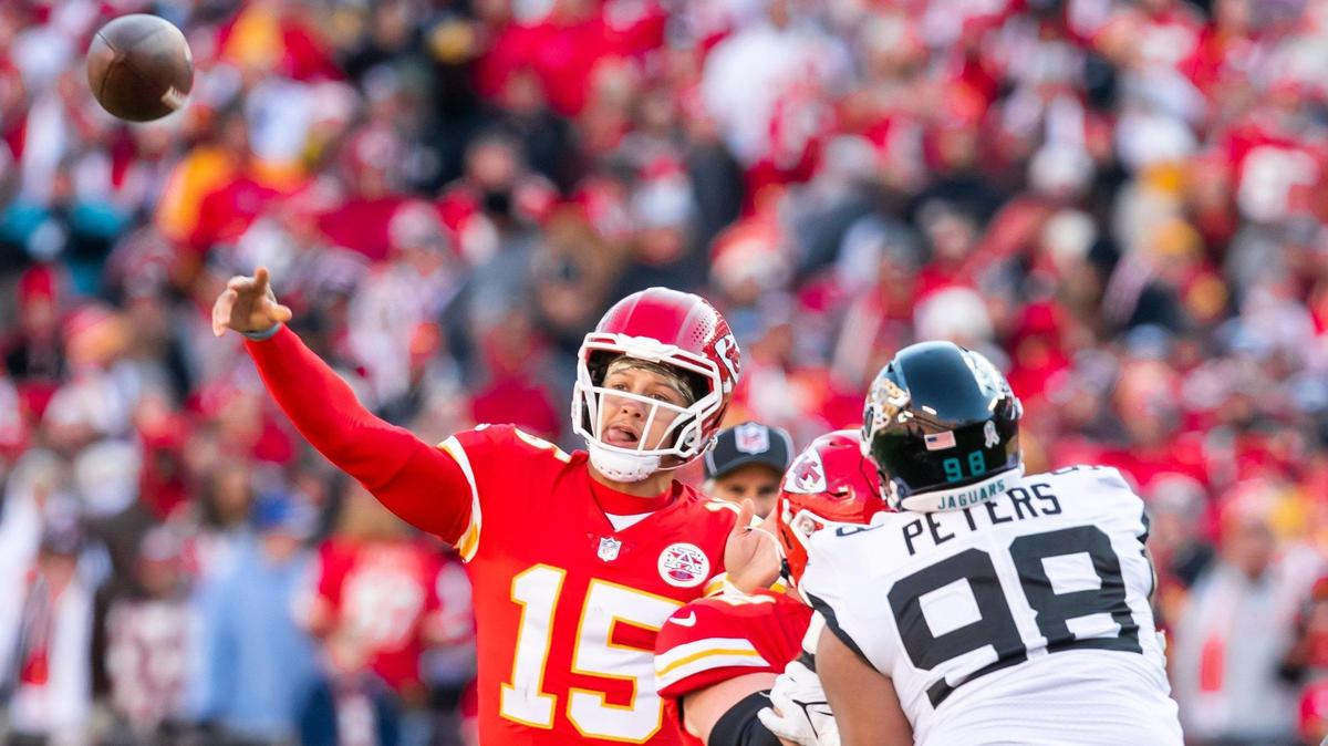 Kansas City Chiefs quarterback Patrick Mahomes (15) passes the ball during the game between the Kansas City Chiefs and the Jacksonville Jaguars on Sunday November 13, 2022 at Arrowhead Stadium in Kansas City, Missouri.