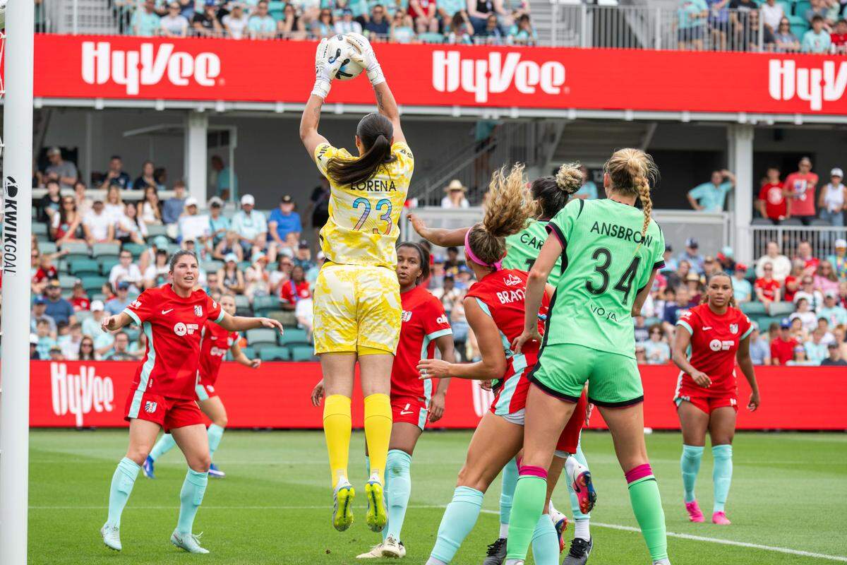 Current goalkeeper Lorena da Silva Leite (23) makes a leaping save during KC’s 1-0 victory over the Boston Legacy on Saturday, May 30, 2026 at CPKC Stadium in Kansas City.