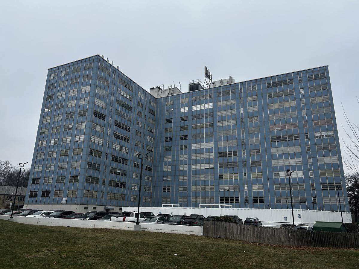 Antennas operated by Verizon are visible on the roof of 333 W. Meyer Boulevard in Brookside.
