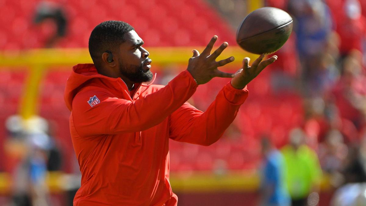 Kansas City Chiefs running back Clyde Edwards-Helaire (25) warms up before the Kansas City Chiefs faced the Los Angeles Chargers on Sunday, Oct. 22, 2023, at GEHA Field at Arrowhead Stadium.