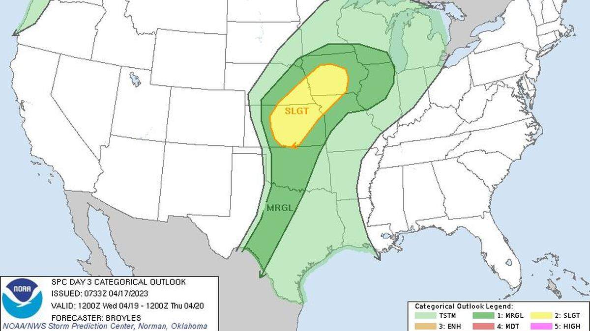 Large hail and damaging wind gusts will be the primary threats as strong to severe thunderstorms will likely rumble through the Kansas City metro area mid-week. The Kansas City area is at a marginal risk of severe thunderstorms while parts of central and northeast Kansas and northwest Missouri are at a higher risk.