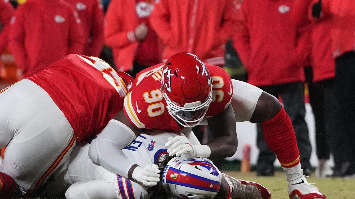 Kansas City Chiefs defensive end Charles Omenihu (90) tackles Buffalo Bills quarterback Josh Allen (17) in the AFC Championship game at GEHA Field at Arrowhead Stadium.