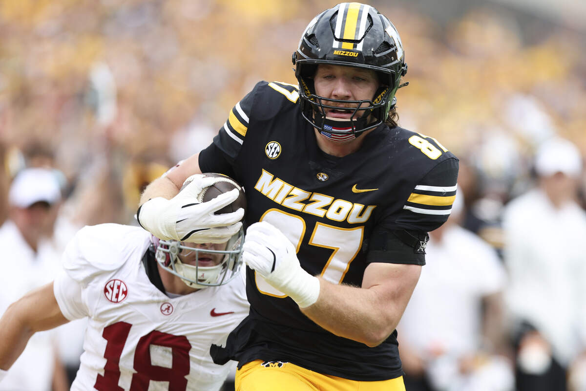 Missouri Tigers tight end Brett Norfleet (87) runs the ball against Alabama Crimson Tide defensive back Bray Hubbard (18) during the first quarter of the game at Faurot Field at Memorial Stadium on Oct. 11, 2025.