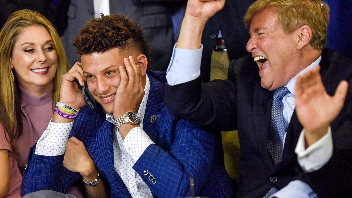 Mom Randi Mahomes, left, and agent Leigh Steinberg looked on as Texas Tech quarterback Patrick Mahomes was drafted by the Kansas City Chiefs on April 27, 2017.