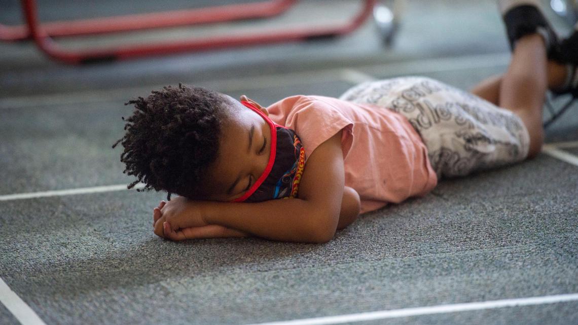 With so many quarantines, Kansas City area school district finally mandates masks