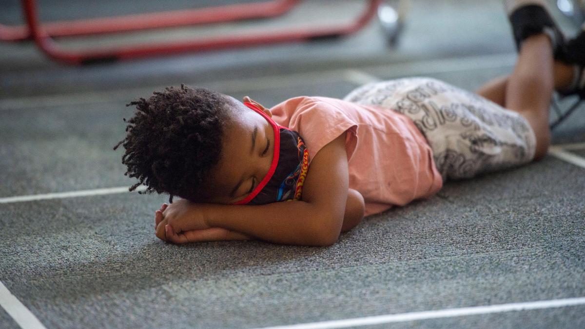 With so many quarantines, Kansas City area school district finally mandates masks