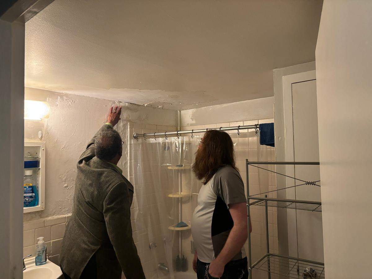 Emanuel Cleaver II toured tenant Matt Fullerton’s apartment on the second floor of Independence Towers on Sept. 3, 2024.