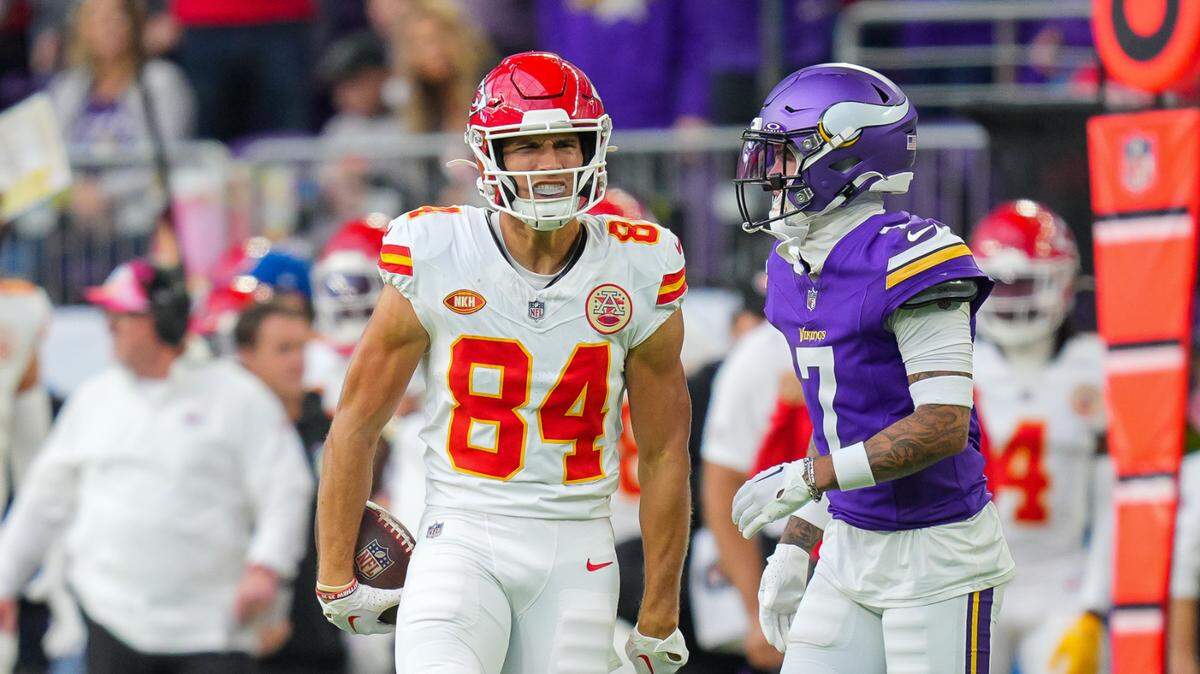 Kansas City Chiefs wide receiver Justin Watson (84) celebrates his catch against the Minnesota Vikings cornerback Byron Murphy Jr. (7) in the third quarter at U.S. Bank Stadium.