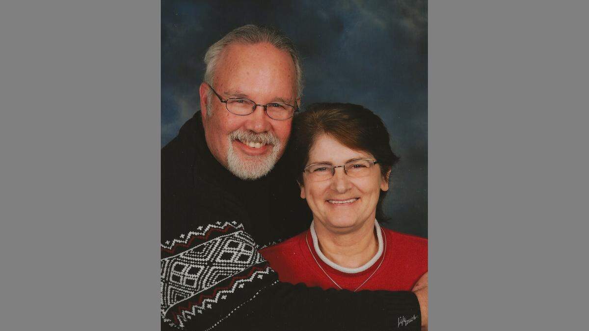 Greg Kolterman, left, with his wife Tracy Kolterman, who died of COVID-19 on Jan. 19.