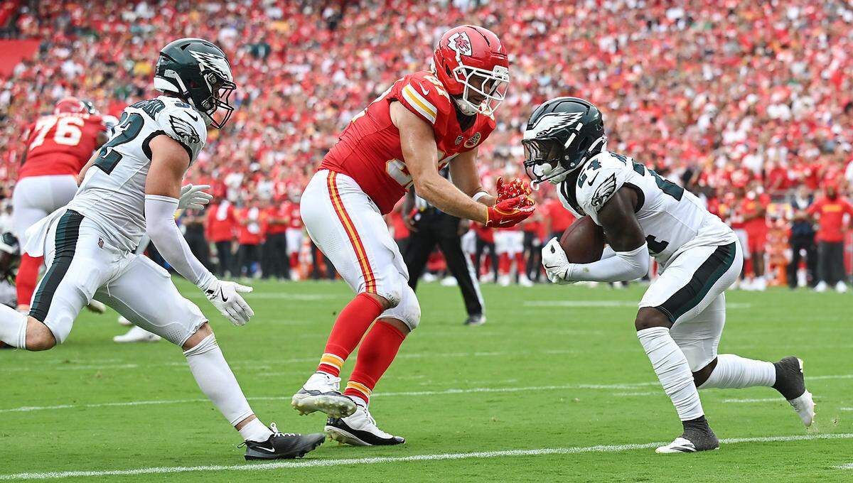 Philadelphia Eagles safety Andrew Mukuba (24) intercepts a pass near the Chiefs' goal line after it bounced off of Kansas City Chiefs tight end Travis Kelce (87) in the fourth quarter on Sunday, Sept. 14, 2025, at GEHA Field at Arrowhead Stadium.