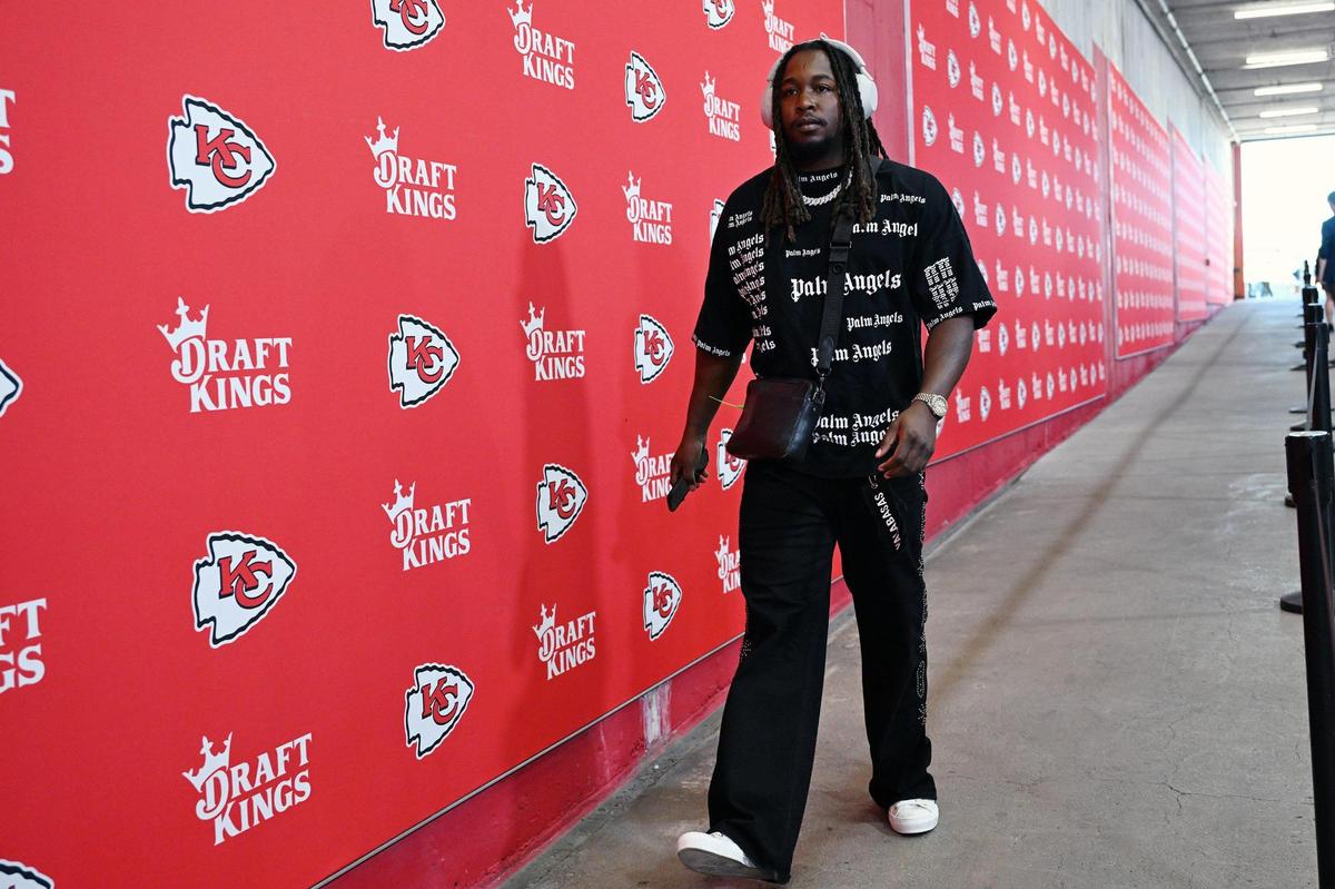 Kareem Hunt in a Palm Angels logo T-shirt.