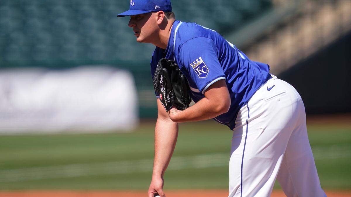 Kansas City Royals’ Brad Keller looks in for the sign during a spring training baseball game against the Los Angeles Dodgers, Friday, March 5, 2021, in Surprise, Ariz. (AP Photo/Sue Ogrocki)
