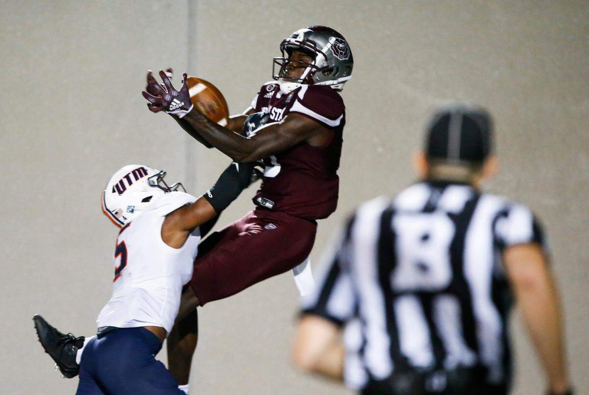 Missouri State’s Ty Scott (19) makes a catch in the end zone against UT Martin on Thursday, Sept. 8, 2022.
