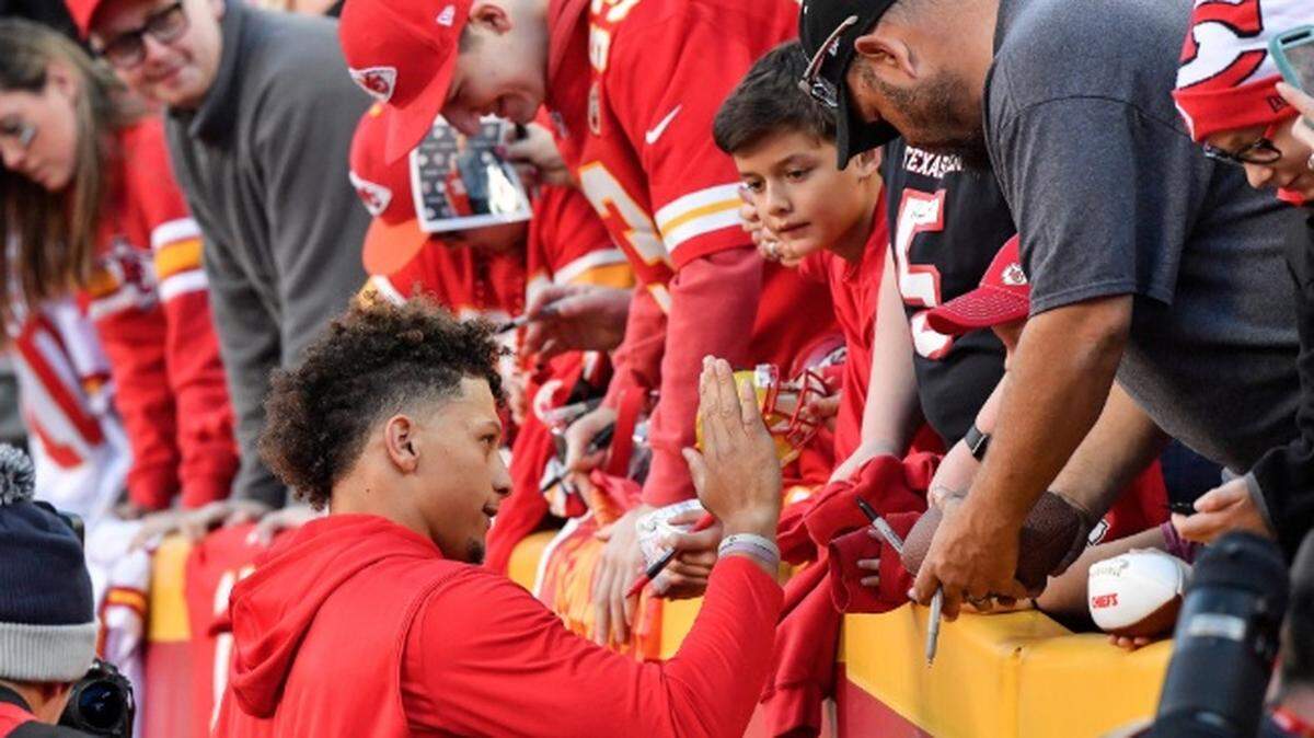 Chiefs quarterback Patrick Mahomes signs autographs Sunday evening before the game vs. Cincinnati at Arrowhead.