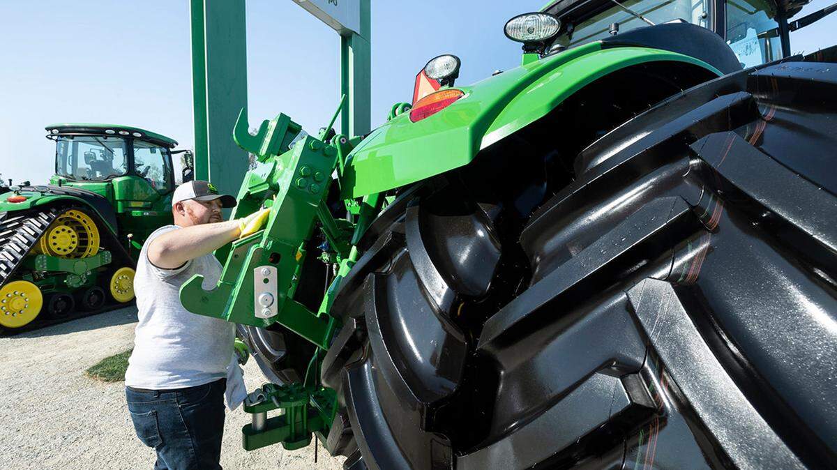 The Environmental Protection Agency has finally told John Deere it can’t keep operating as a monopoly. Now it needs to follow through.