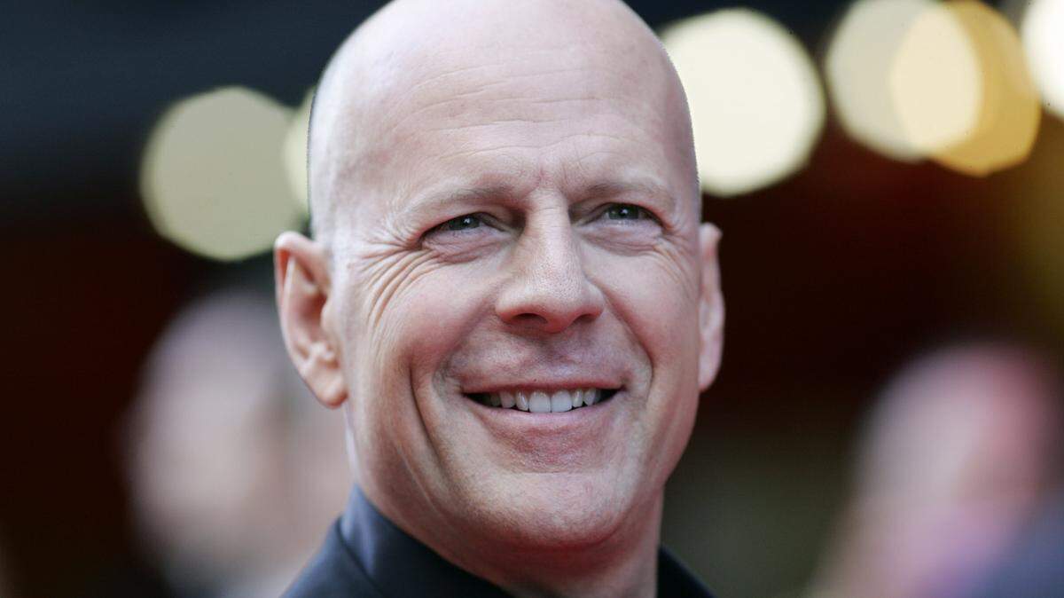Bruce Willis arrives for the UK premiere of his film ‘Die Hard 4.0’ at the Empire Leicester Square in London, Wednesday, June 20, 2007.