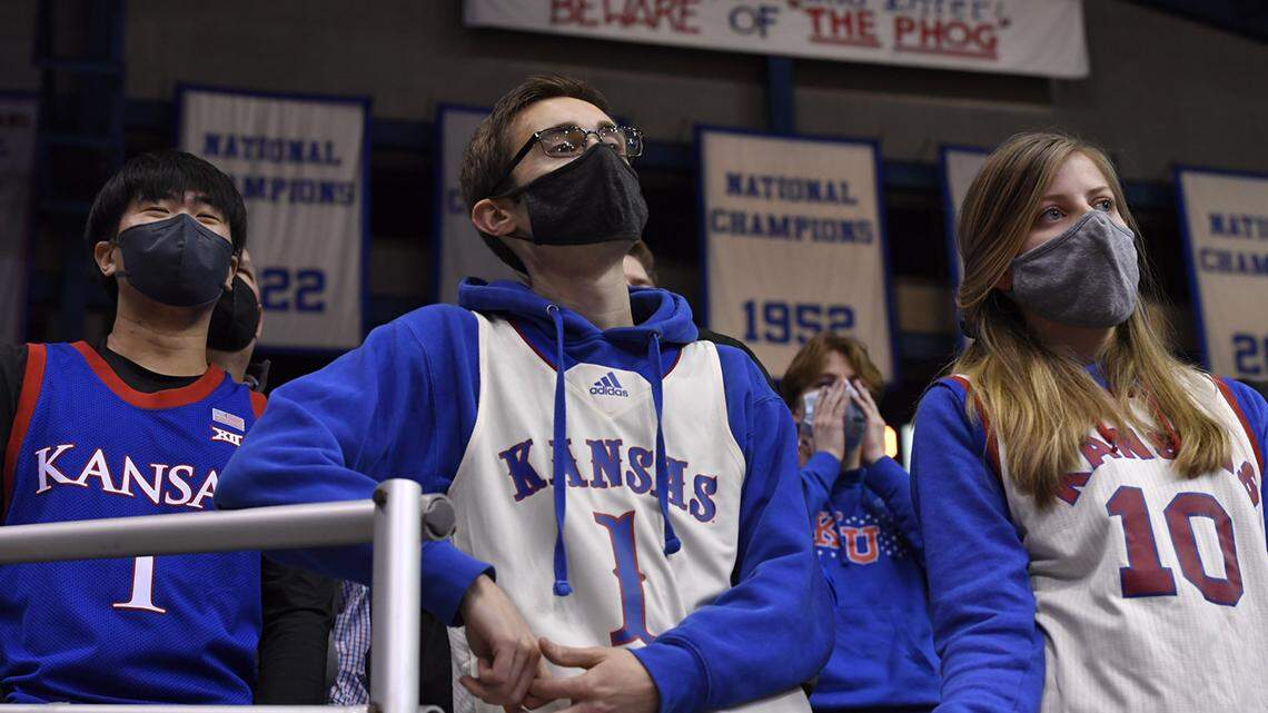 Nobody relishes masking up in public again, but a surge of cases of BA.5 would be worse.