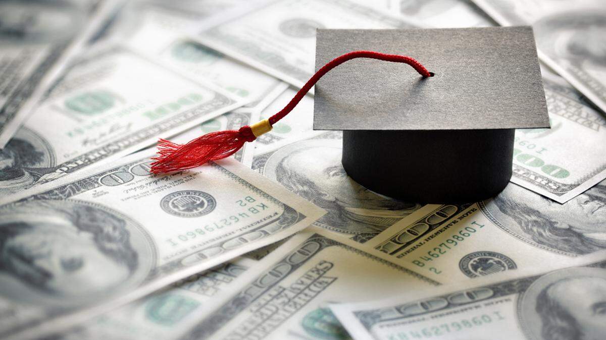 Sens. Chuck Schumer, Elizabeth Warren, Ayanna Pressley, Mondaire Jones, Ilhan Omar and Alma Adams called on Biden to cancel $50,000 in student loan debt.