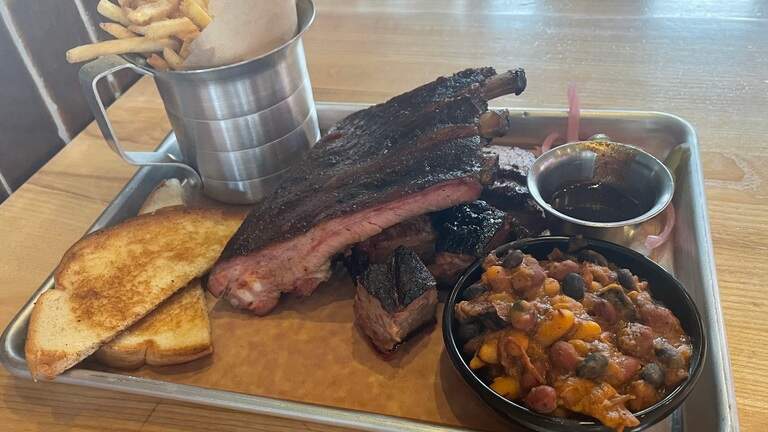 Kansas City barbecue restaurant opens second location, adds pickleball to the platter