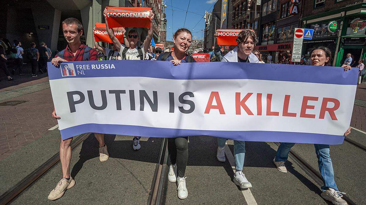 Vladimir Putin would like nothing more than for America to break its promises to its allies.