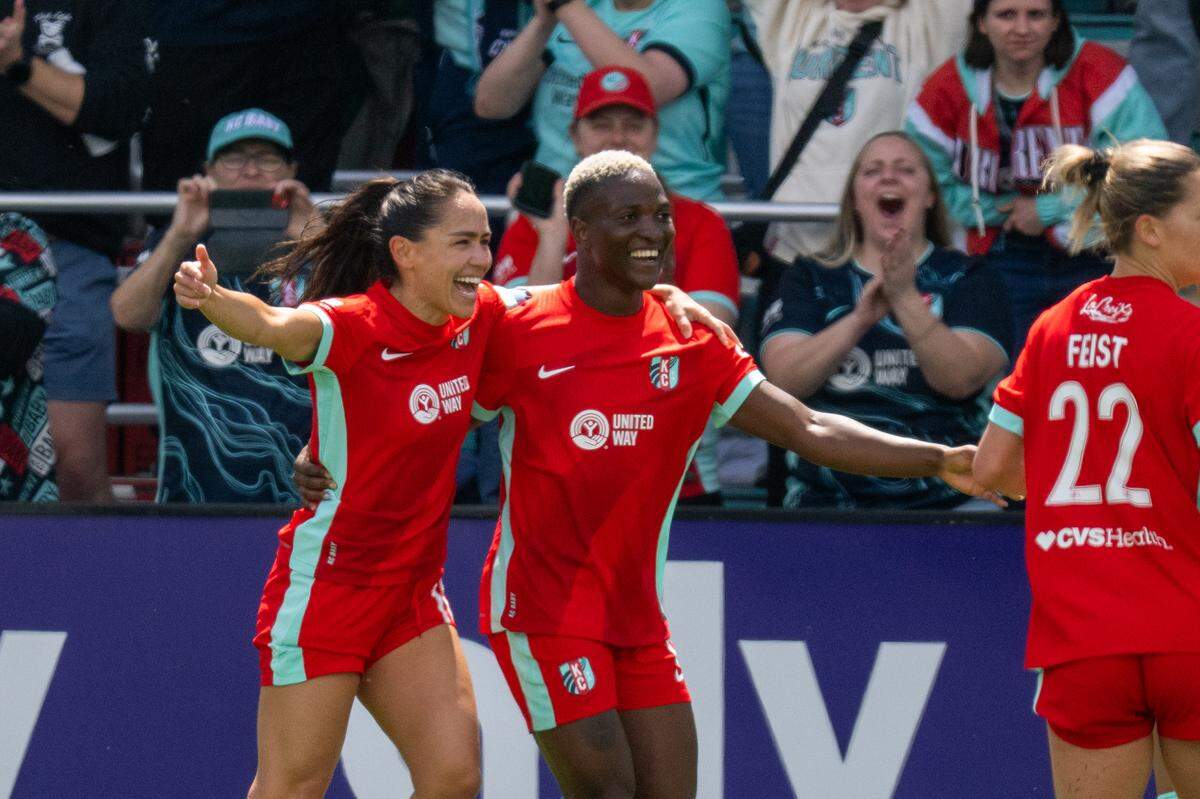 Kansas City Current forward Temwa Chawinga (6) celebrates with Lo LaBonta after scoring her first goal vs. the Chicago Stars on Sunday, May 10, 2026.