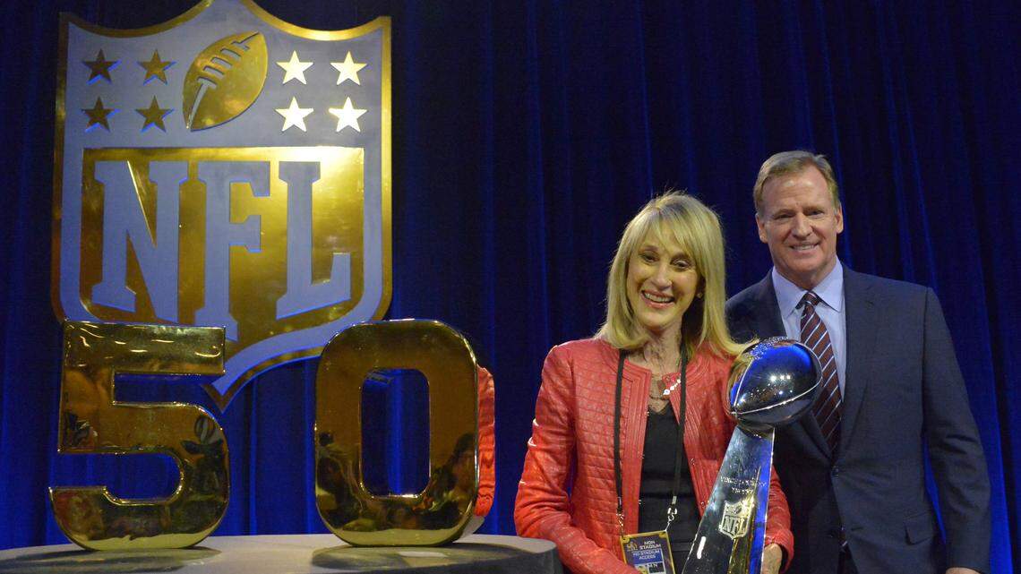 NFL commissioner Roger Goodell and Kansas City Chiefs owner Norma Hunt posed with the Lombardi Trophy at a news conference in advance of Super Bowl 50.