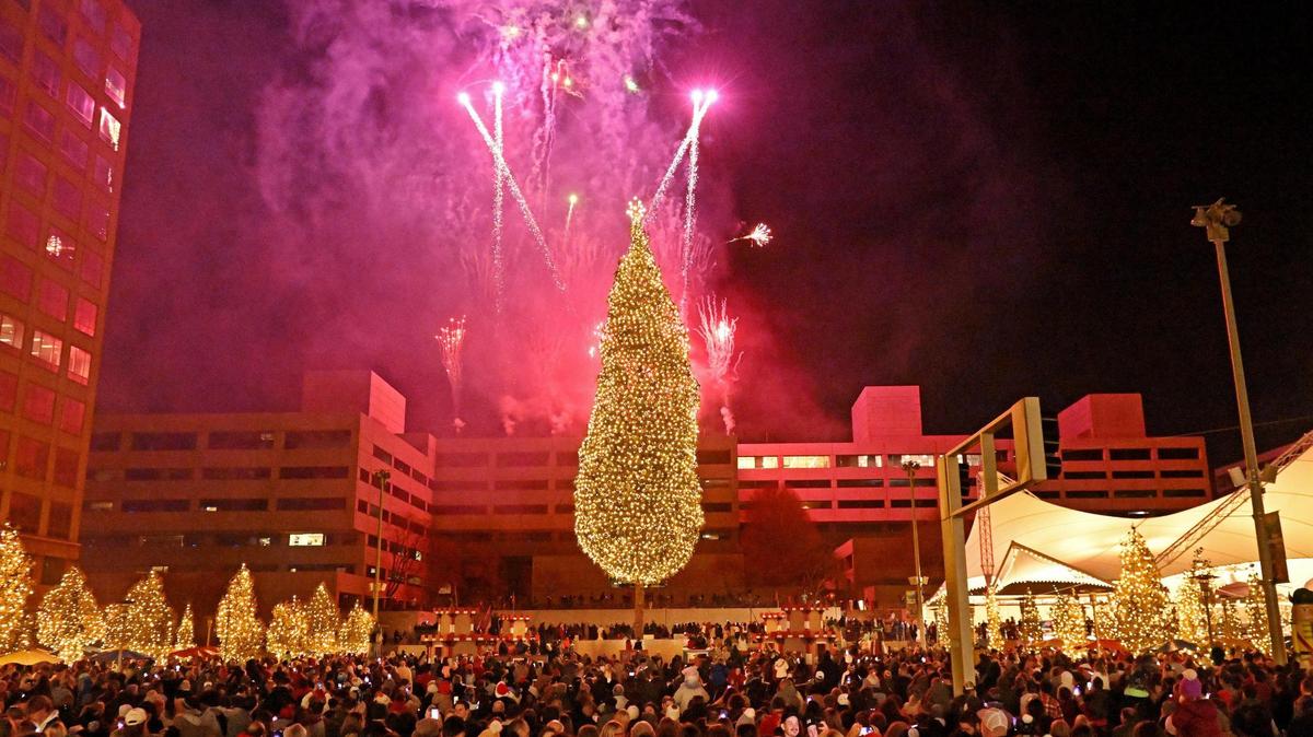 The Star will be taking free holiday portraits at Crown Center on Dec. 17, and at the Soul of Santa community breakfast on Dec. 10.