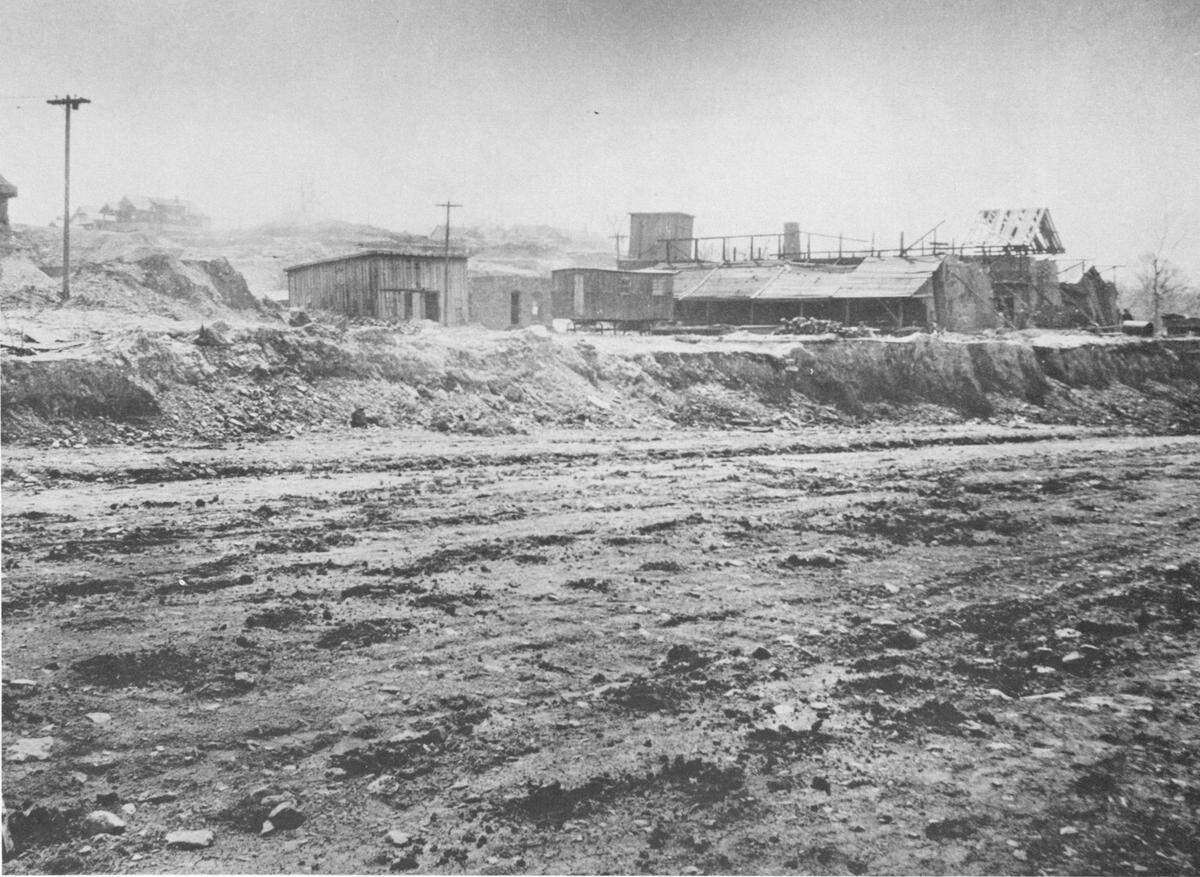 An empty lot sits in the 1920s, shortly before the Country Club Plaza was developed. The open land would eventually become the site of one of Kansas City’s most iconic shopping districts.