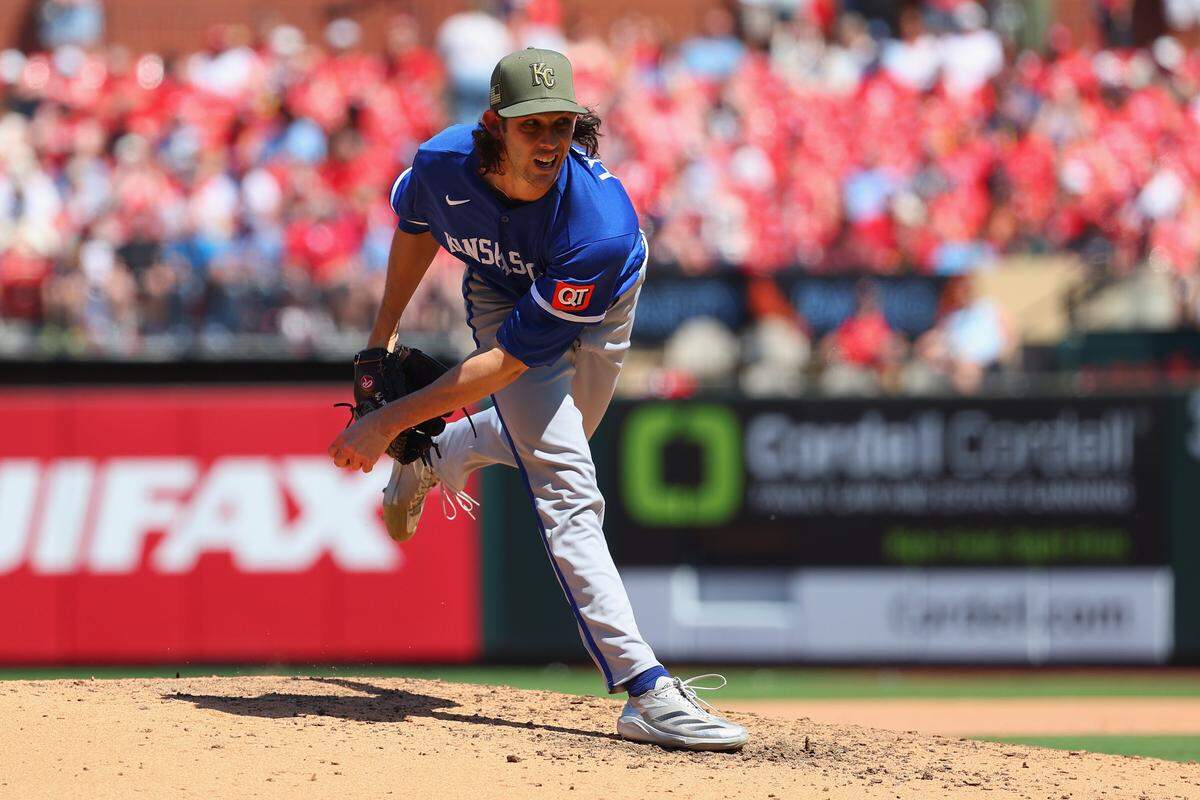 Kansas City Royals relief pitcher Daniel Lynch IV works during the seventh inning of an I-70 Series finale against the Cardinals at Busch Stadium in St. Louis on Sunday, May 17, 2026.