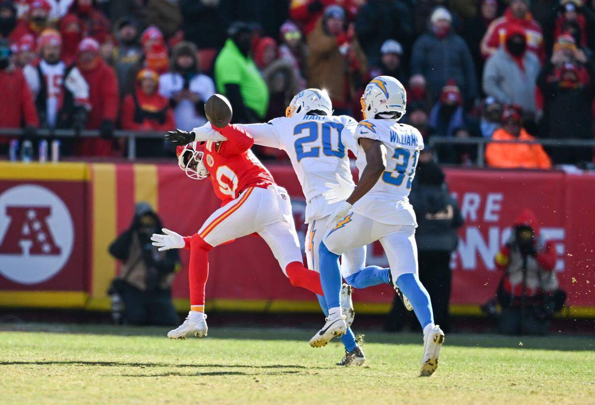 Kansas City Chiefs wide receiver Tyquan Thornton (80) can't rein in a deep pass from Kansas City Chiefs quarterback Patrick Mahomes (15) against the LA Chargers at GEHA Field at Arrowhead Stadium on Sunday, Dec. 14, 2025. No flag was called on the play.