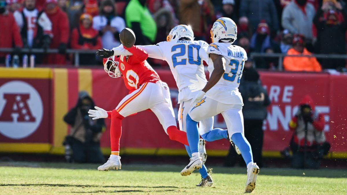 Kansas City Chiefs wide receiver Tyquan Thornton (80) can't rein in a deep pass from Kansas City Chiefs quarterback Patrick Mahomes (15) against the LA Chargers at GEHA Field at Arrowhead Stadium on Sunday, Dec. 14, 2025. No flag was called on the play.