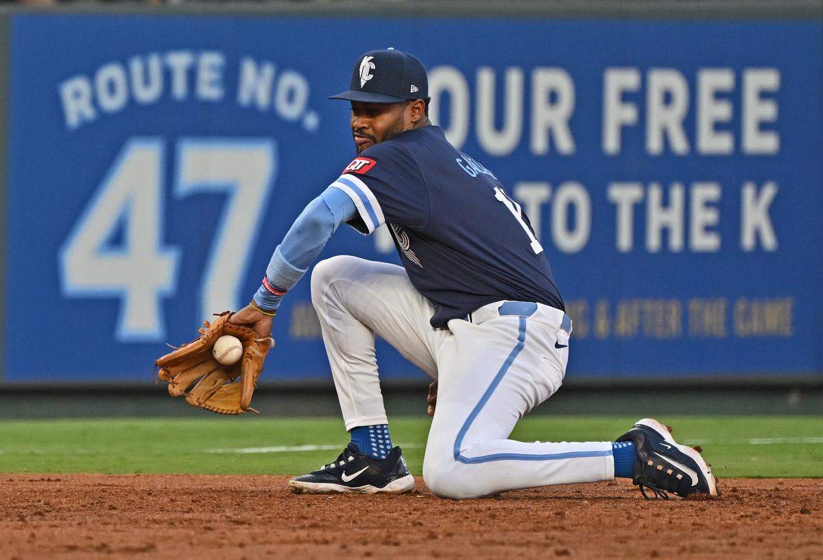 Kansas City Royals third baseman Maikel Garcia (11) fields the ball in the third inning against the Los Angeles Dodgers at Kauffman Stadium on June 27, 2025.