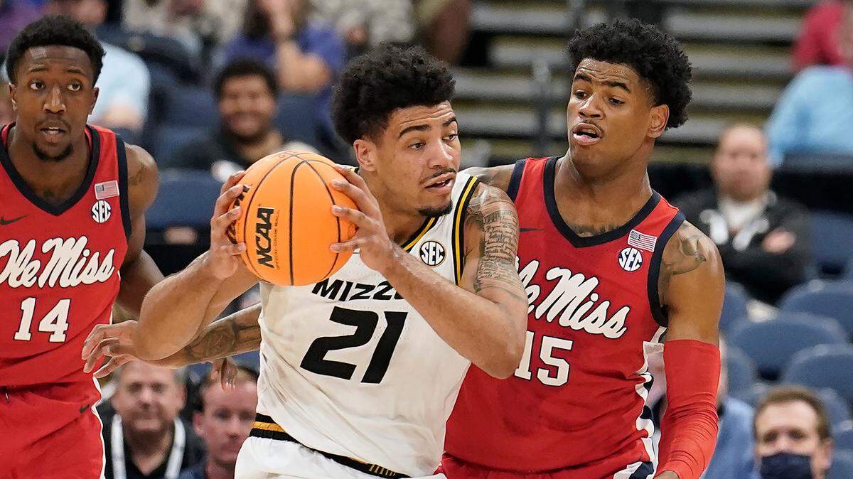 Missouri forward Ronnie DeGray III (21) works in against Mississippi guard Tye Fagan (14) and forward Luis Rodriguez (15) during the first half of an NCAA men’s college basketball Southeastern Conference tournament game Wednesday, March 9, 2022, in Tampa, Fla. (AP Photo/Chris O’Meara)