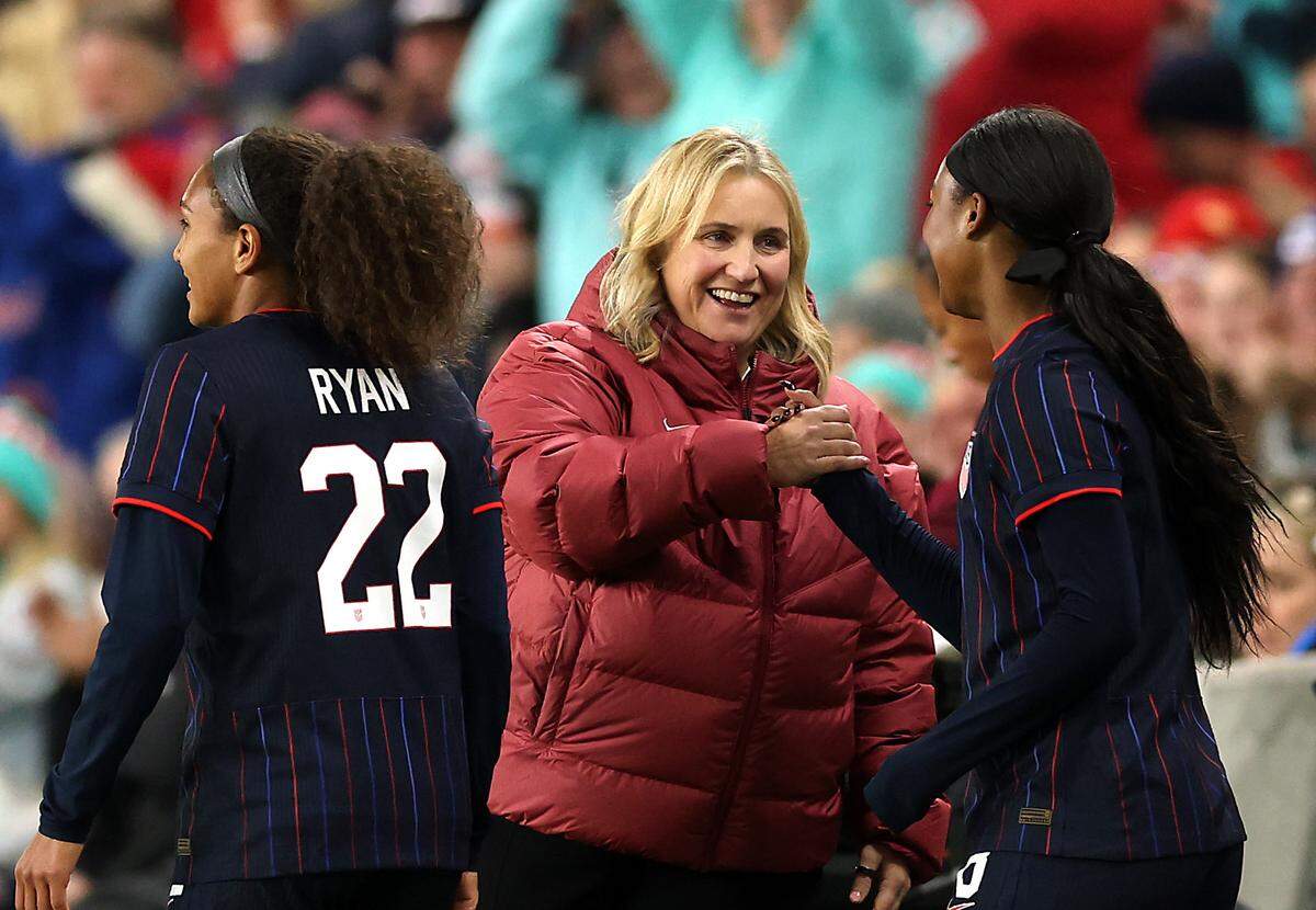 KANSAS CITY, MISSOURI - OCTOBER 29: Head coach Emma Hayes of the United States congratulates players after the US defeated New Zealand 6-0 to win the match at CPKC Stadium on October 29, 2025 in Kansas City, Missouri. (Photo by Jamie Squire/Getty Images)