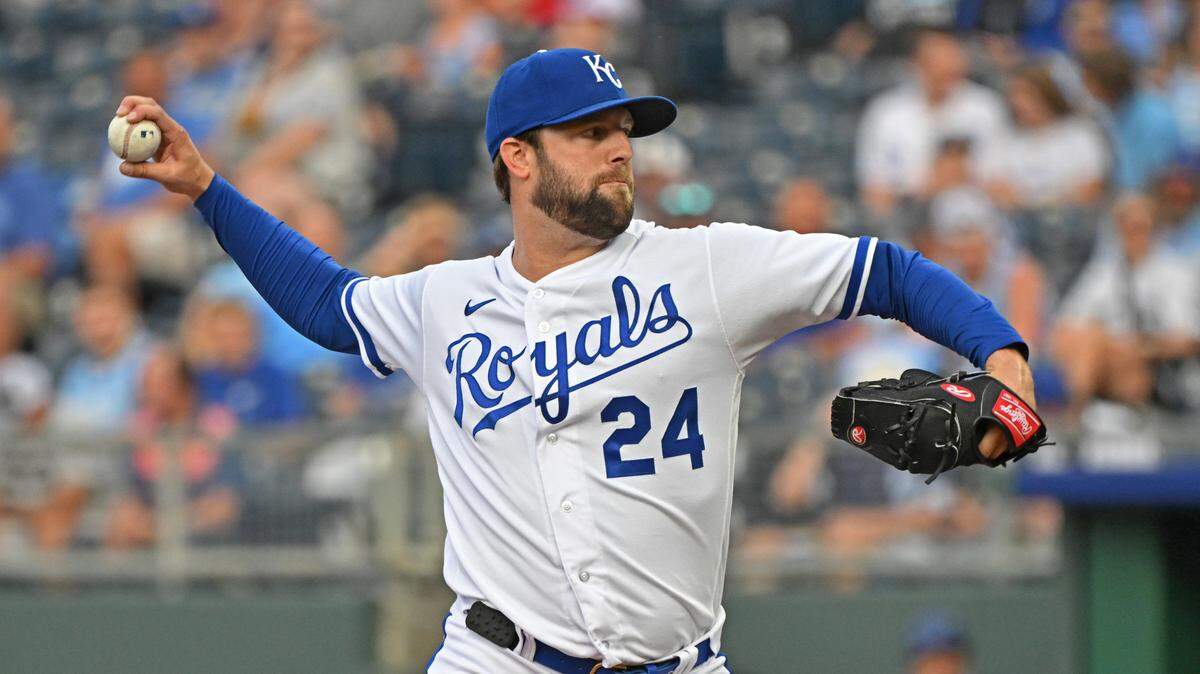 Kansas City Royals starting pitcher Jordan Lyles (24) delivers a pitch in the first inning against the Cincinnati Reds at Kauffman Stadium on June 13, 2023.