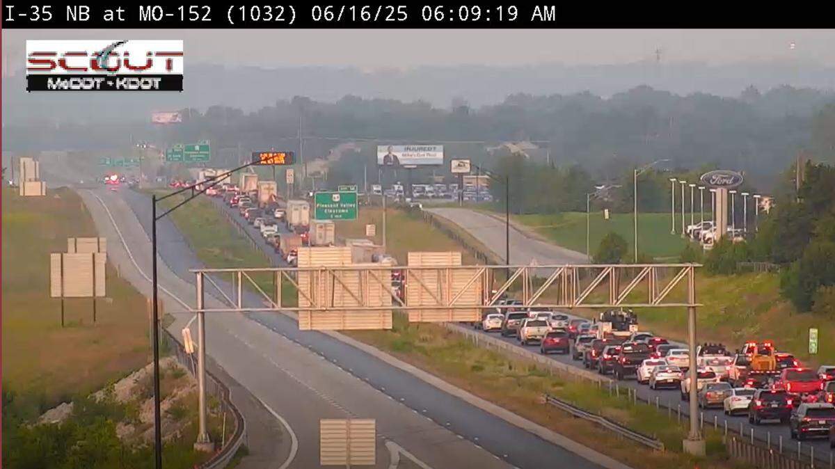 A fatal crash involving a motorcycle has forced the closure of both northbound and southbound Interstate 35 near Northeast Pleasant Valley Road in Kansas City’s Northland, according to the Missouri State Highway Patrol. The closure was having a significant impact on commuters in the Northland. Kansas City Traffic cameras showed traffic along southbound I-35 backing up to Missouri 291.
