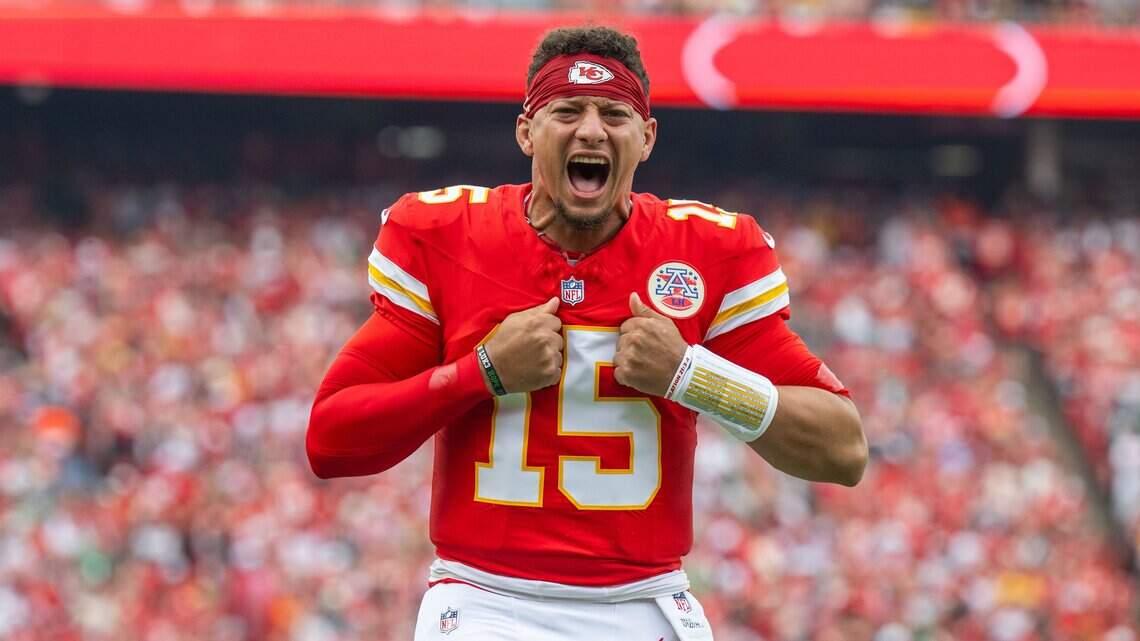 Chiefs add 2 years to Patrick Mahomes’ NFL contract, tying QB to KC through 2033