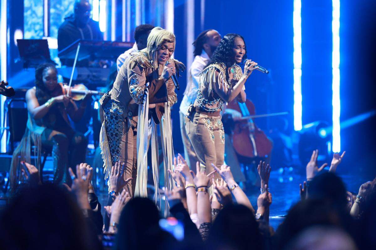 LOS ANGELES, CALIFORNIA - APRIL 01: (FOR EDITORIAL USE ONLY) (L-R) Tionne "T-Boz" Watkins and Rozonda "Chilli" Thomas of TLC perform onstage during the 2024 iHeartRadio Music Awards at Dolby Theatre in Los Angeles, California on April 01, 2024. Broadcasted live on FOX. (Photo by Matt Winkelmeyer/Getty Images for iHeartRadio)