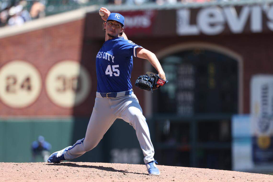 Kansas City Royals relief pitcher Taylor Clarke (45) pitches the ball against the San Francisco Giants during the sixth inning at Oracle Park on May 21, 2025 in San Francisco, California, USA.