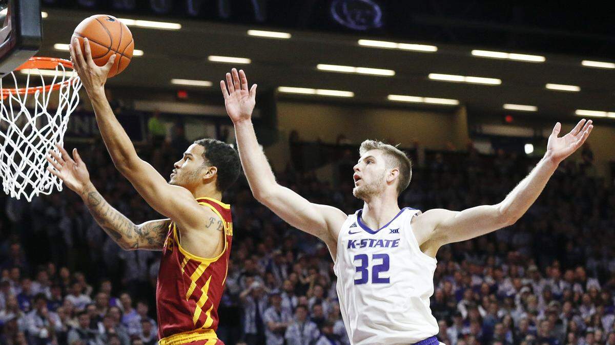 Iowa State’s Nick Weiler-Babb, left, gets a shot off around Kansas State’s Dean Wade (32) at Bramlage Coliseum in Manhattan, Kan., on Saturday, Feb. 16, 2019. Iowa State won, 78-64. (Bo Rader/Wichita Eagle/TNS)