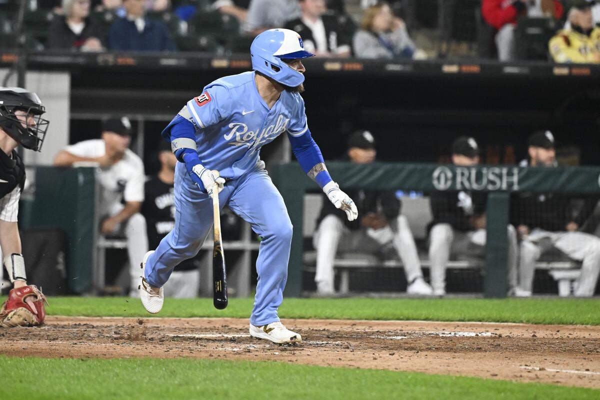 Kansas City Royals outfielder Kyle Isbel (28) watches his RBI single during the ninth inning against the Chicago White Sox at Rate Field on Aug 26, 2025 in Chicago, Illinois, USA.